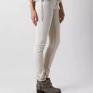 💕sold onM💕Rock Revival Bren Skinny Jeans